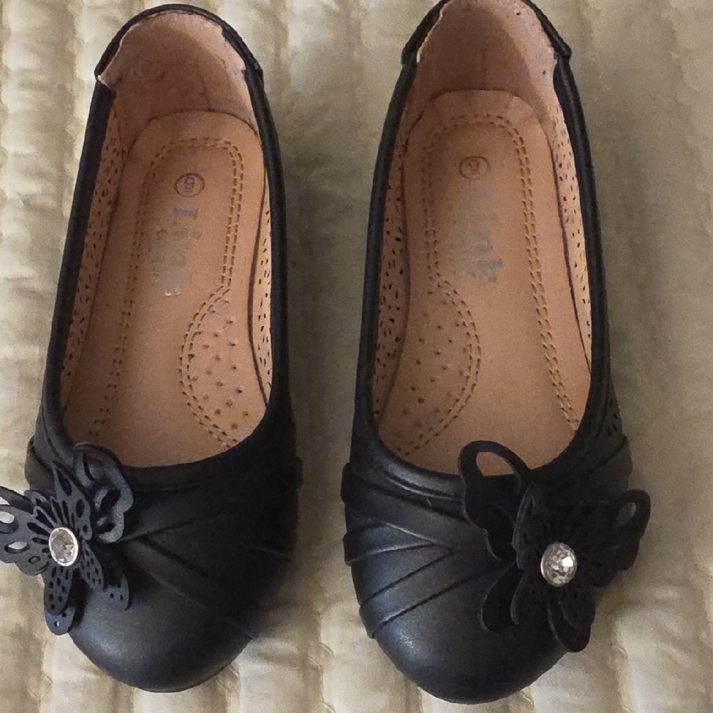 Elegant Black Kids Dress Shoes with Floral Detail. Worn 1 Time. Like New.